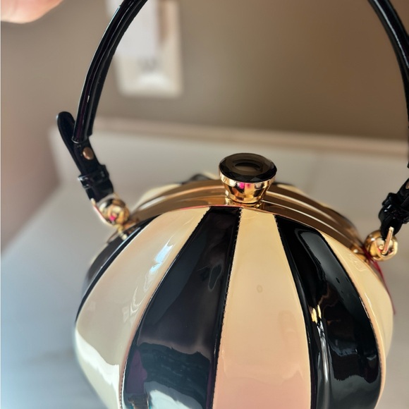 Unique Black & Cream Retro Dome Bag – Vintage Style Purse - Picture 6 of 7